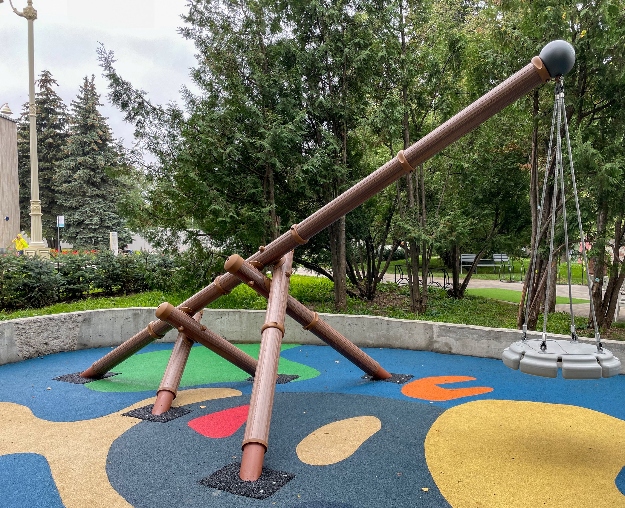 Фото Игровая площадка на ВДНХ (в сквере Юннатов) - развлечение в Москве | Досугатор