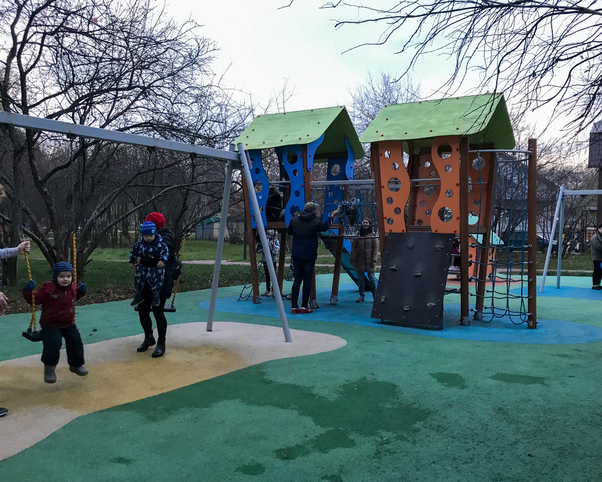 Фото Детская площадка  ( в парке у Головинских прудов) №1 - развлечение в Москве | Досугатор