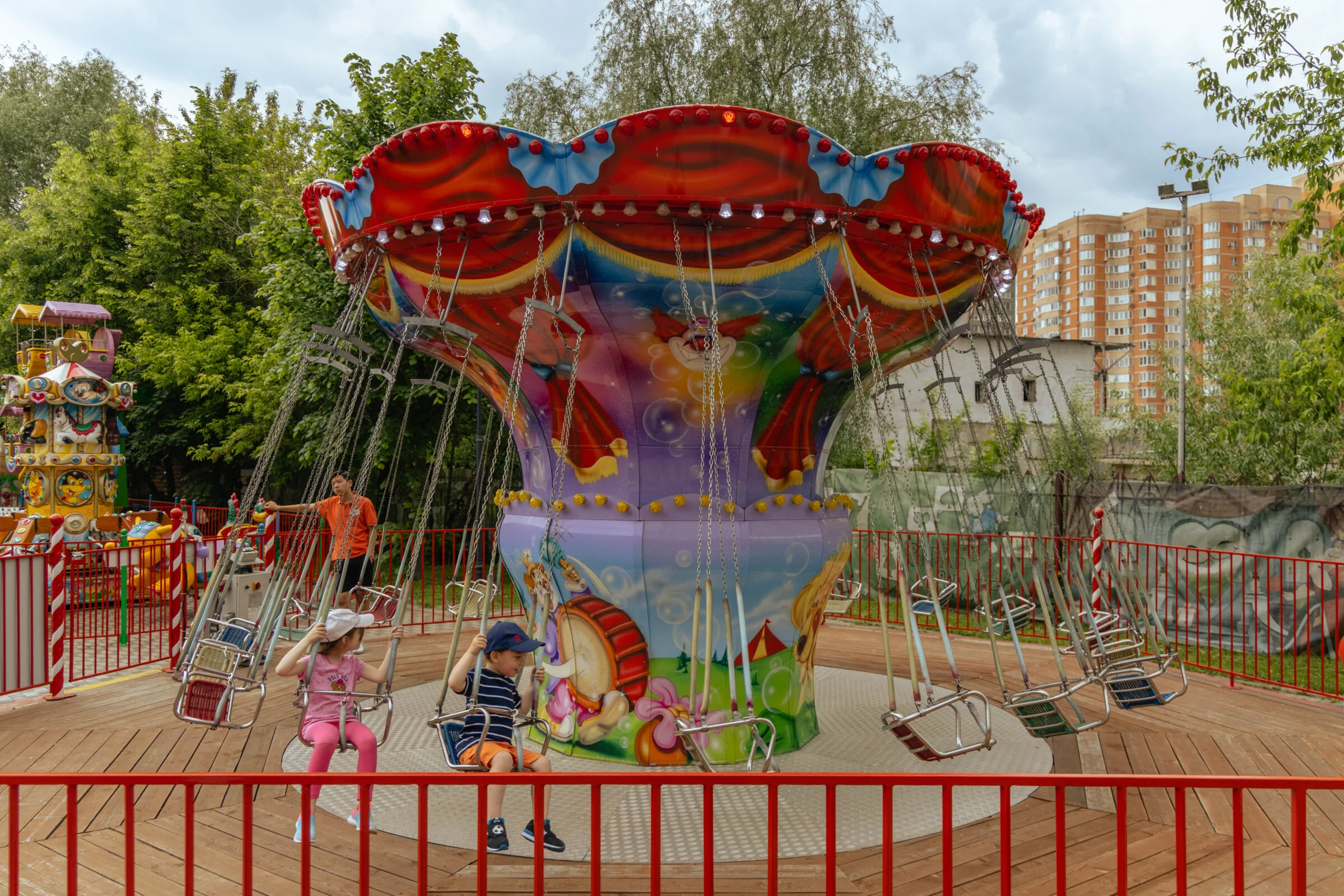 Фото Аттракционы Алиса Воронцовский парк - развлечение в Москве | Досугатор