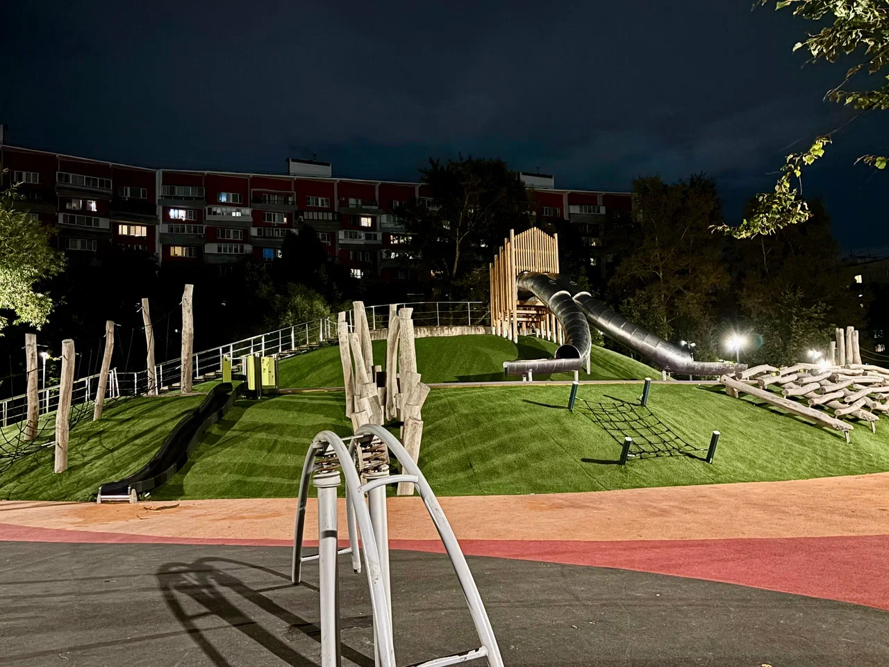 Фото Детская площадка (парк на Зеленом проспекте) - развлечение в Москве | Досугатор
