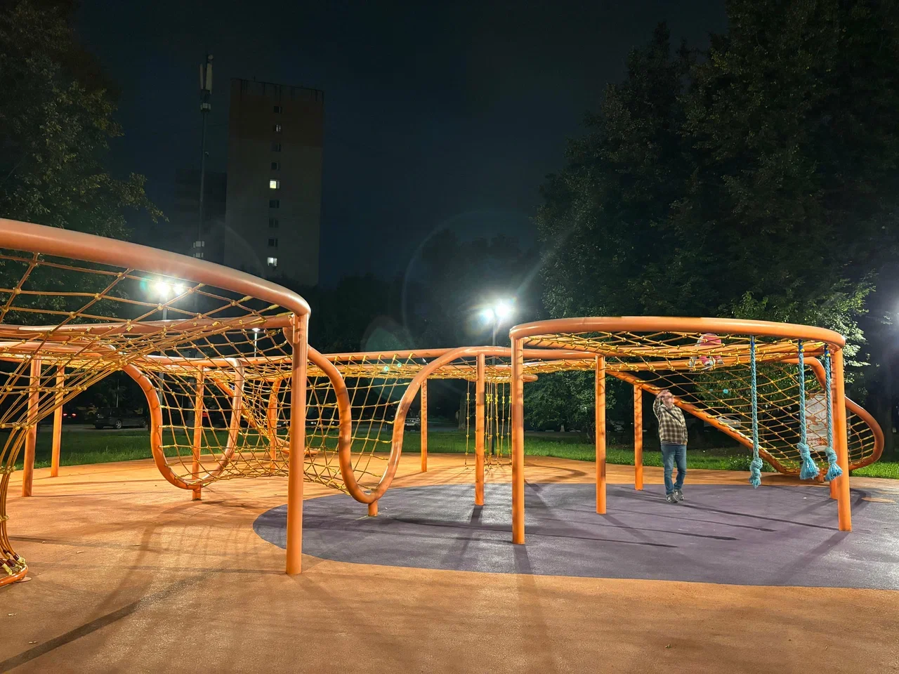 Фото Детская площадка (парк на Зеленом проспекте) - развлечение в Москве | Досугатор