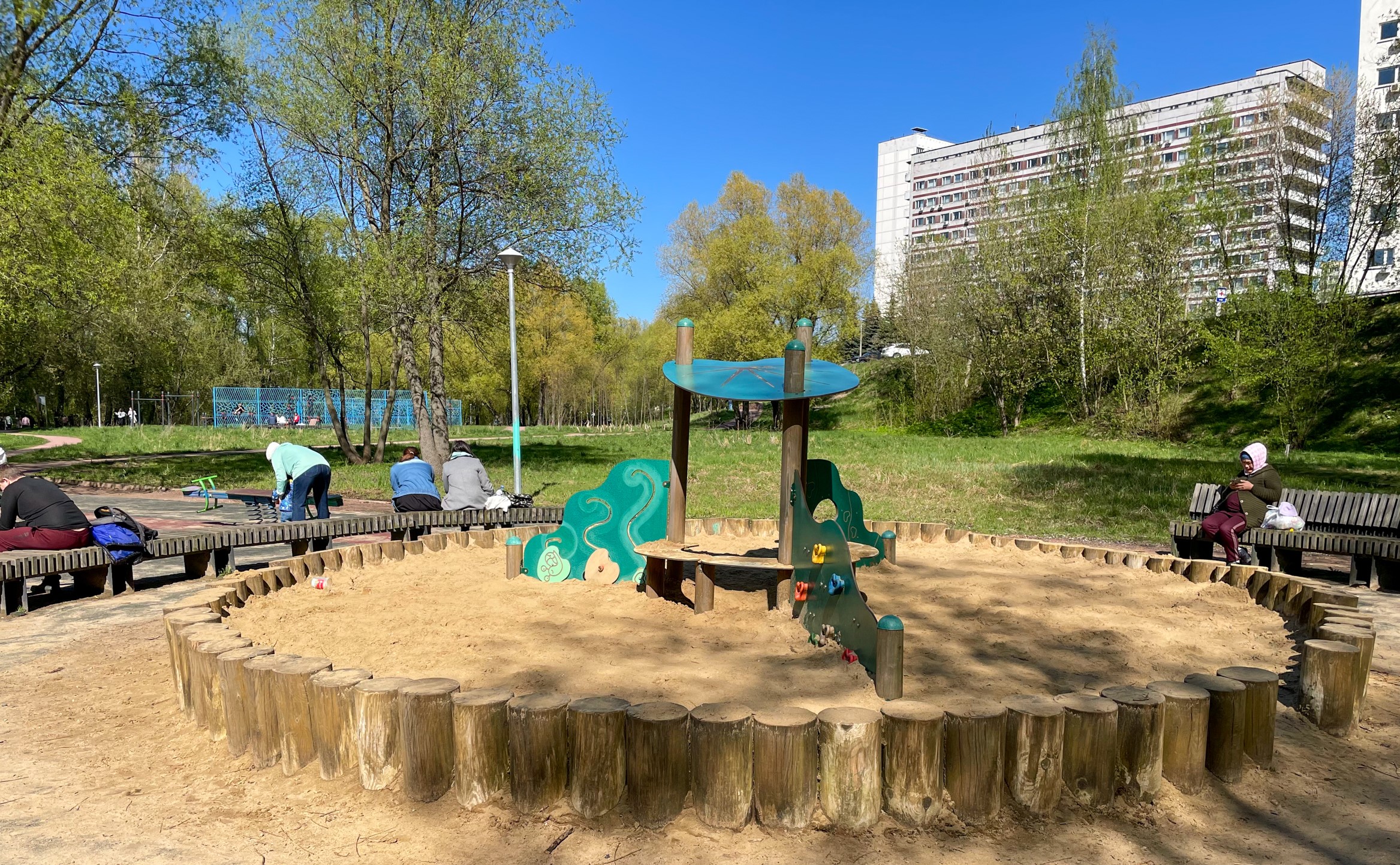 Фото Зеленая площадка в парке Яуза (в парке Певческого поля) - развлечение в Москве | Досугатор