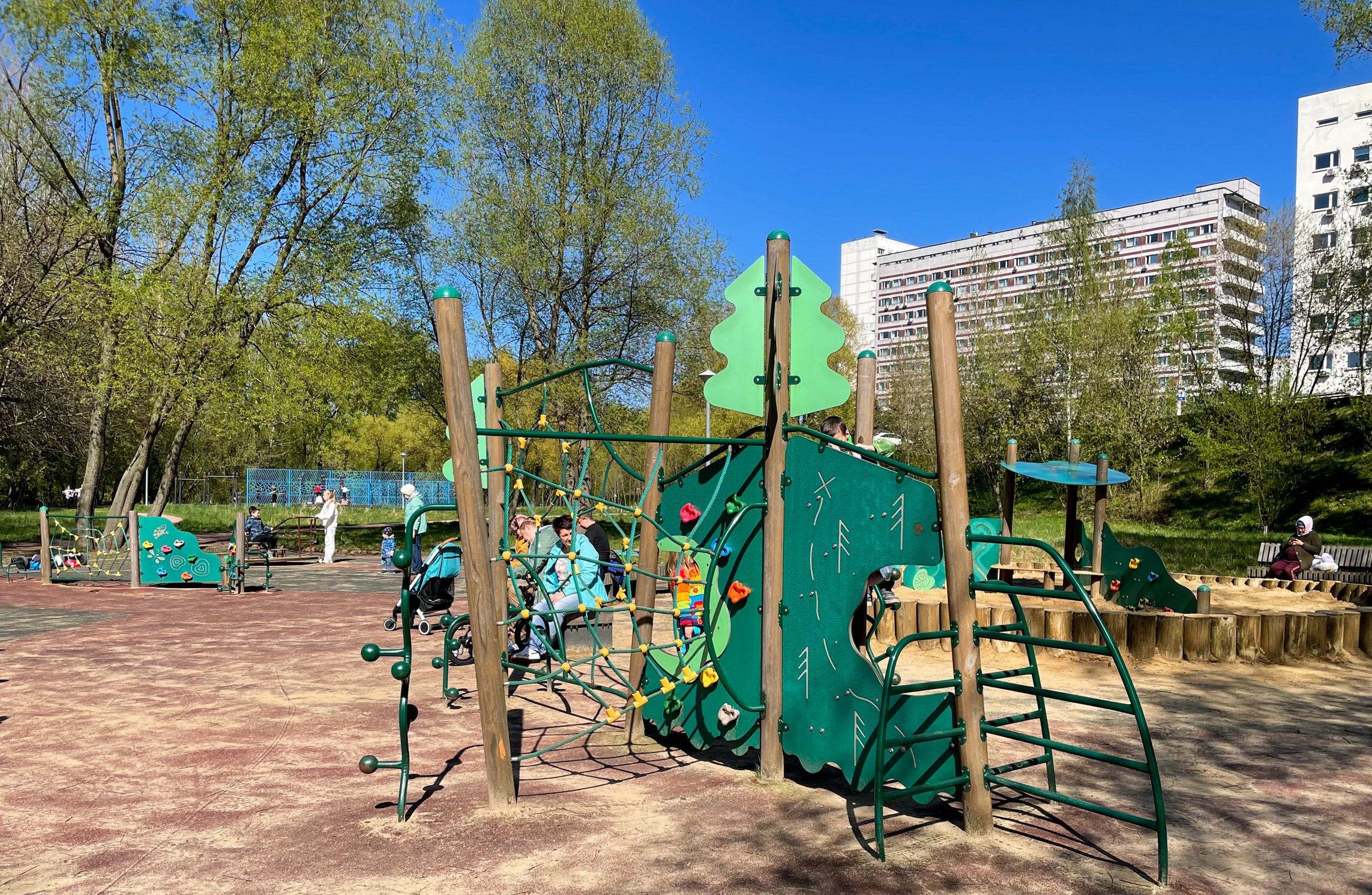 Фото Зеленая площадка в парке Яуза (в парке Певческого поля) - развлечение в Москве | Досугатор