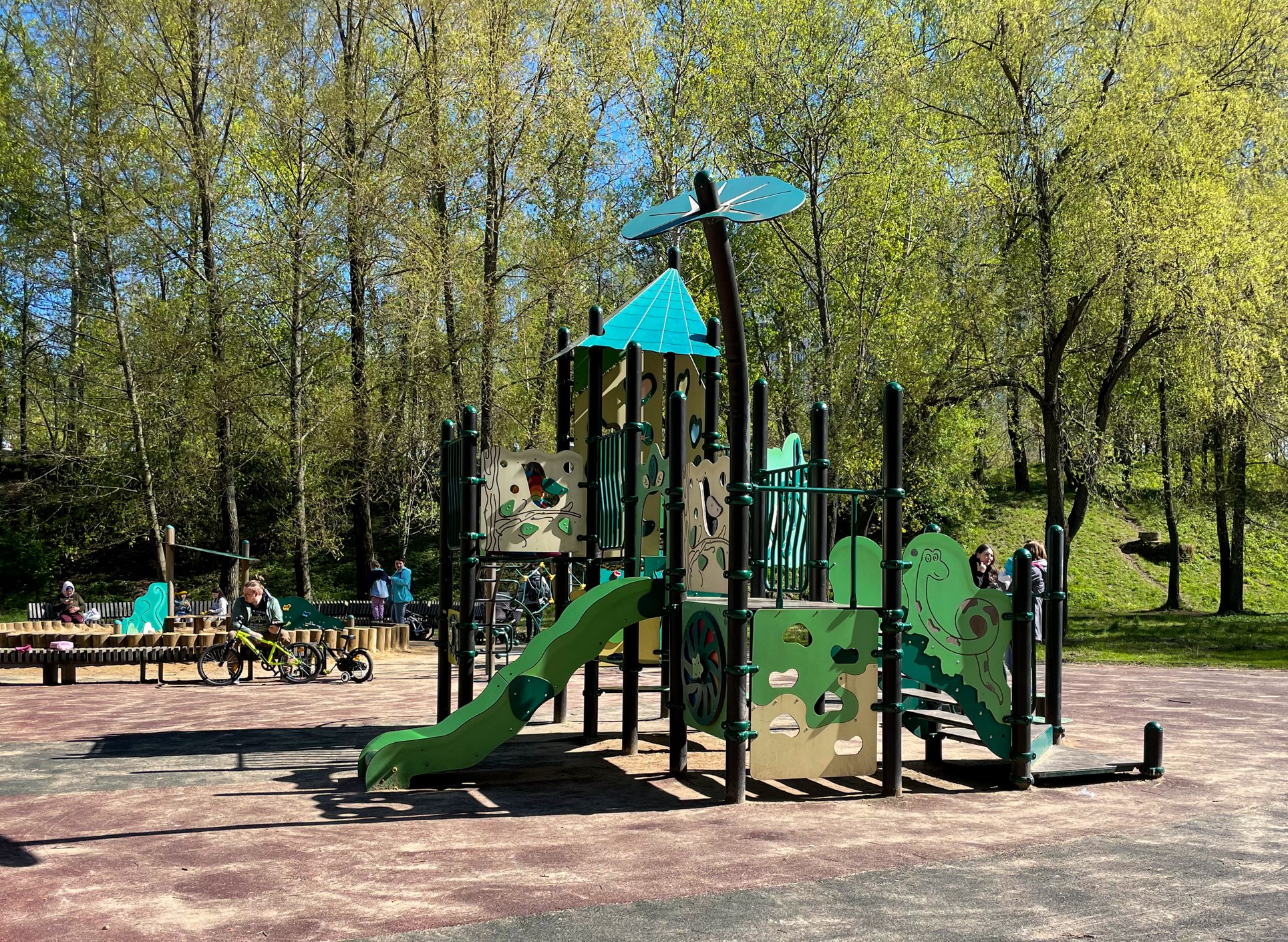 Фото Зеленая площадка в парке Яуза (в парке Певческого поля) - развлечение в Москве | Досугатор