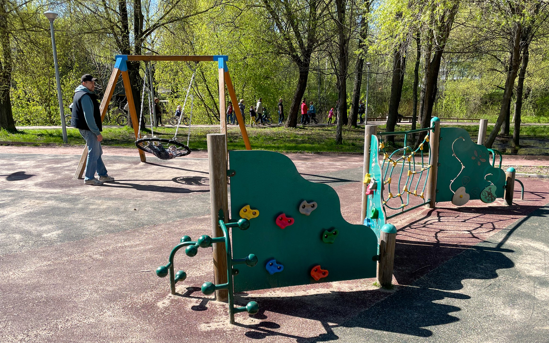 Фото Зеленая площадка в парке Яуза (в парке Певческого поля) - развлечение в Москве | Досугатор