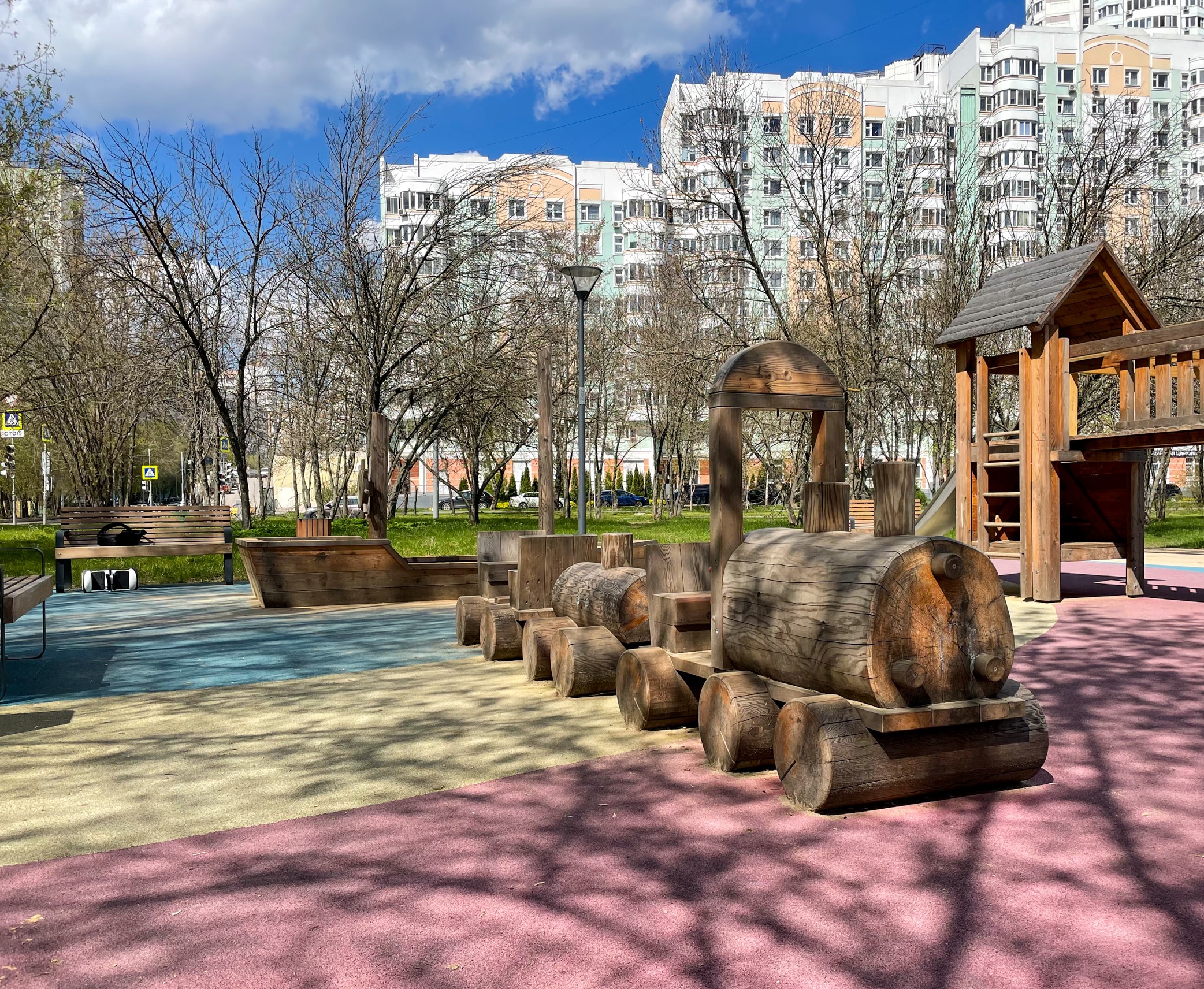 Фото Площадки на Заповедной улице в парке Яуза (в парке Певческое поле) - развлечение в Москве | Досугатор