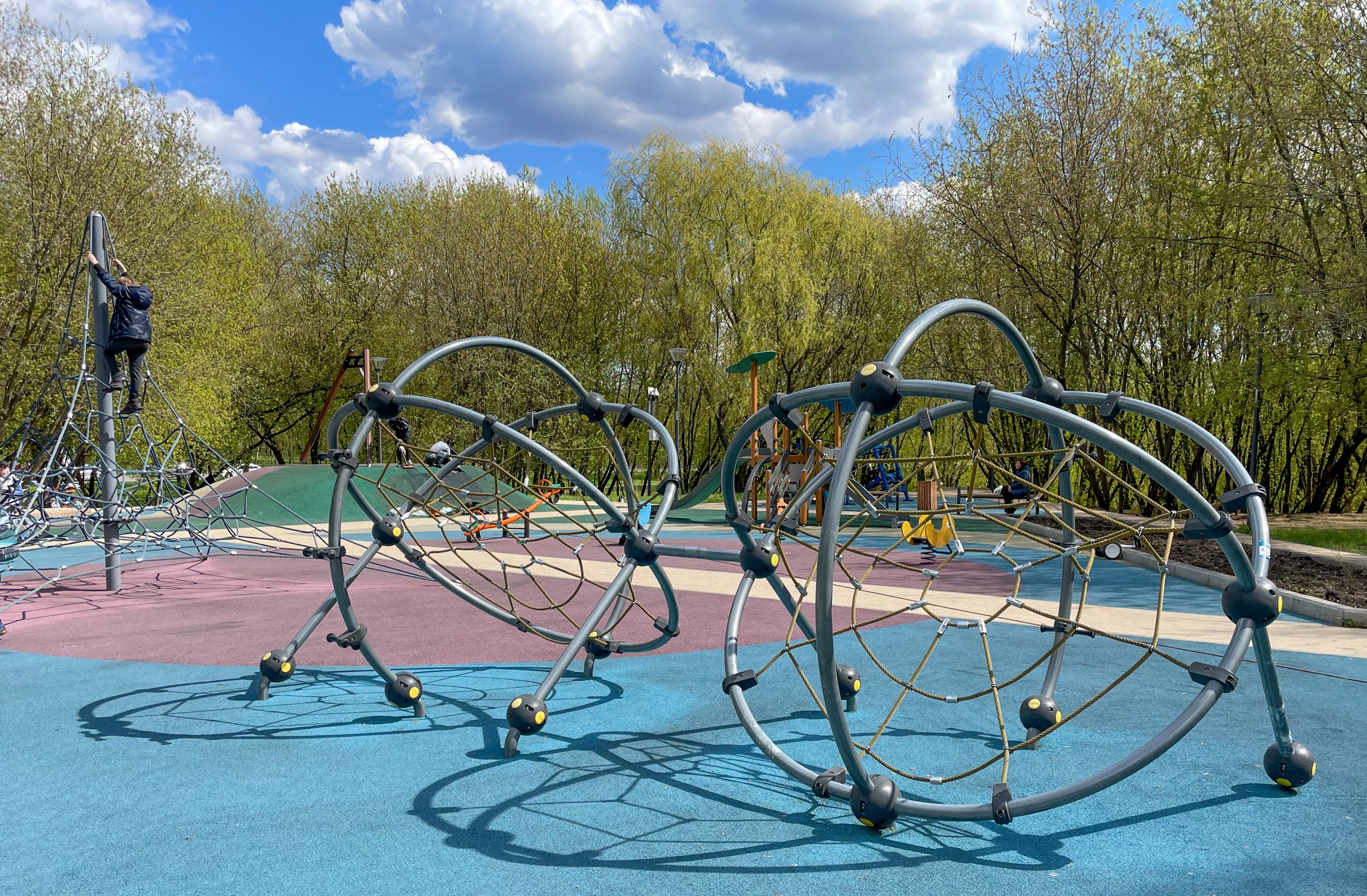 Фото Площадки на Заповедной улице в парке Яуза (в парке Певческое поле) - развлечение в Москве | Досугатор