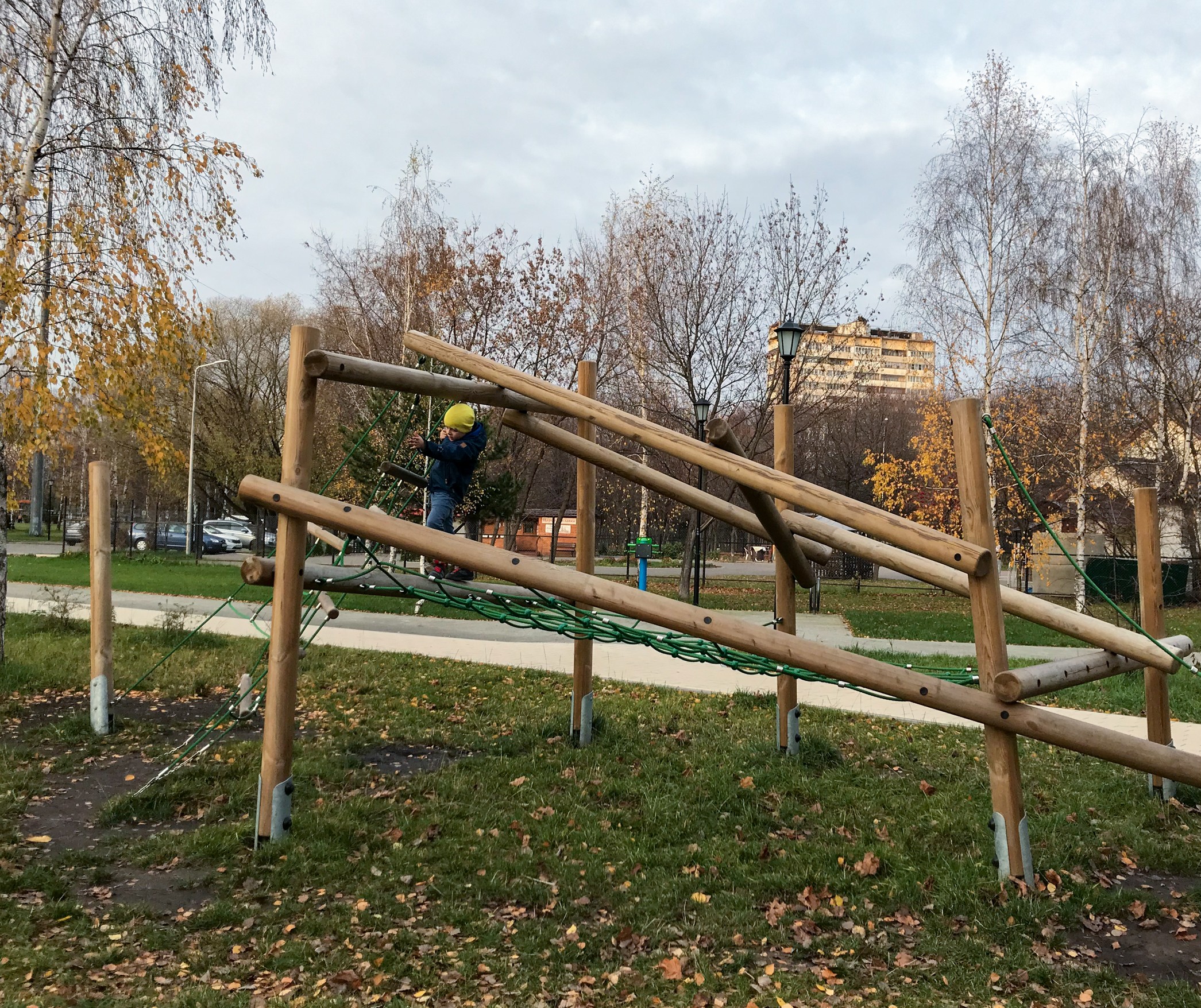 Фото Детская площадка  (в парке у Головинских прудов) №3 - развлечение в Москве | Досугатор