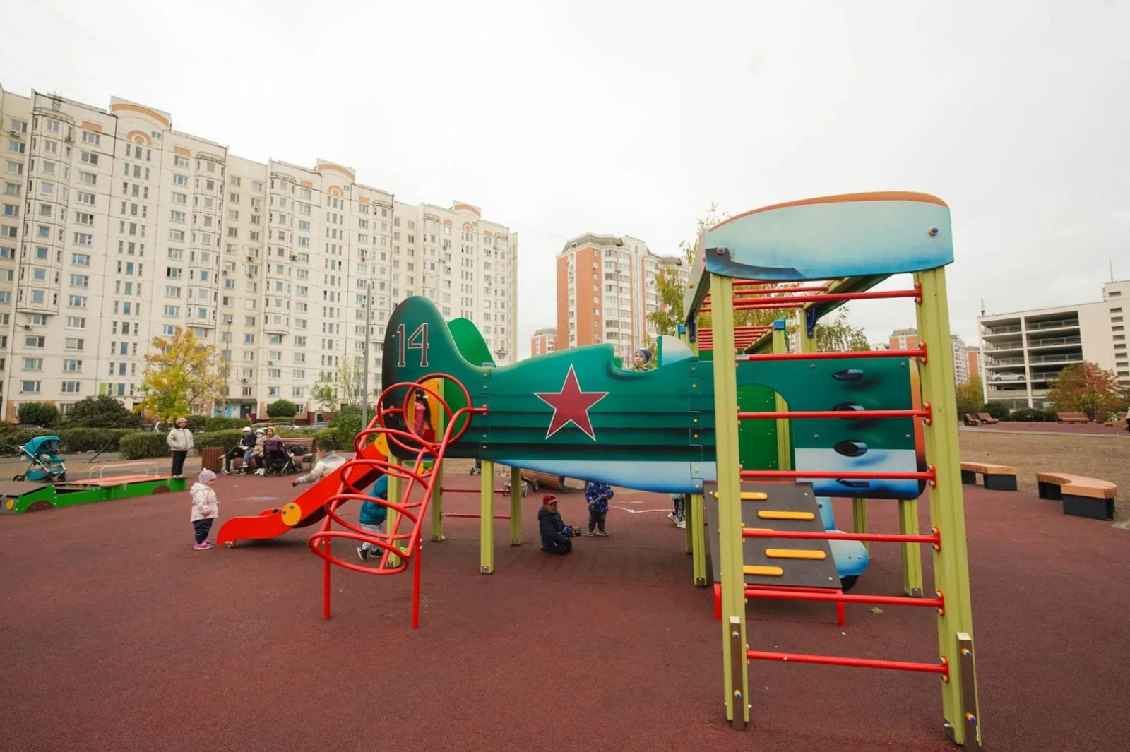Фото Детская площадка на улице Маршала Кожедуба - развлечение в Москве | Досугатор