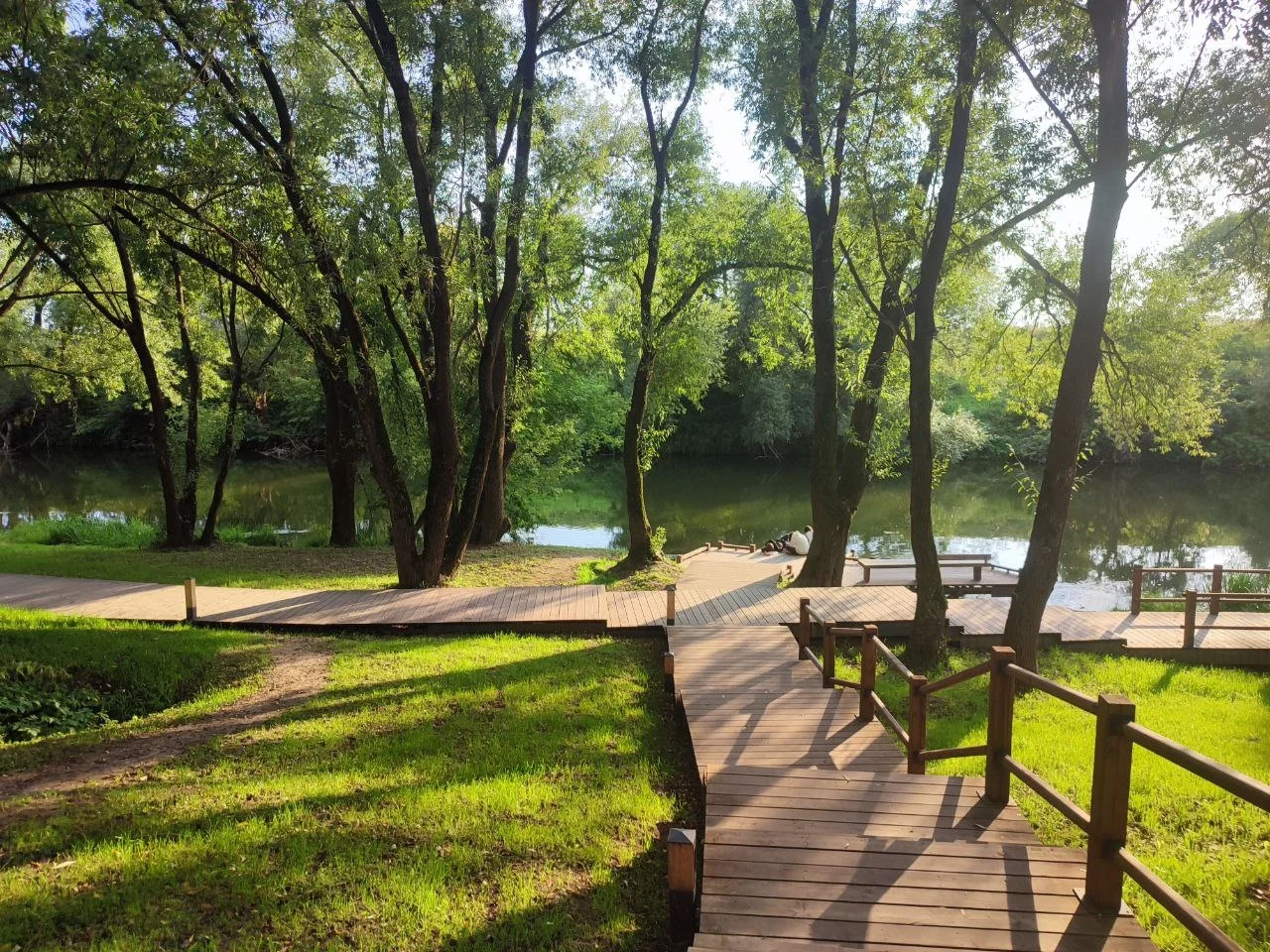 Фото Набережная реки Осетр - развлечение в Москве | Досугатор