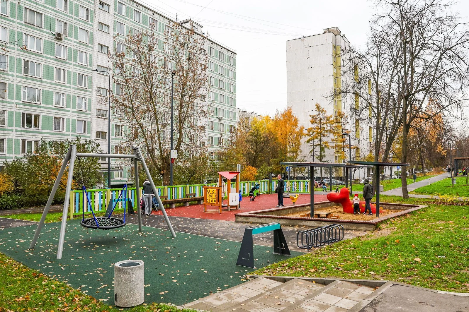Фото Площадки в районе Ивановское (на Челябинской улице у домой 7 и 11 корпус 1) - развлечение в Москве | Досугатор