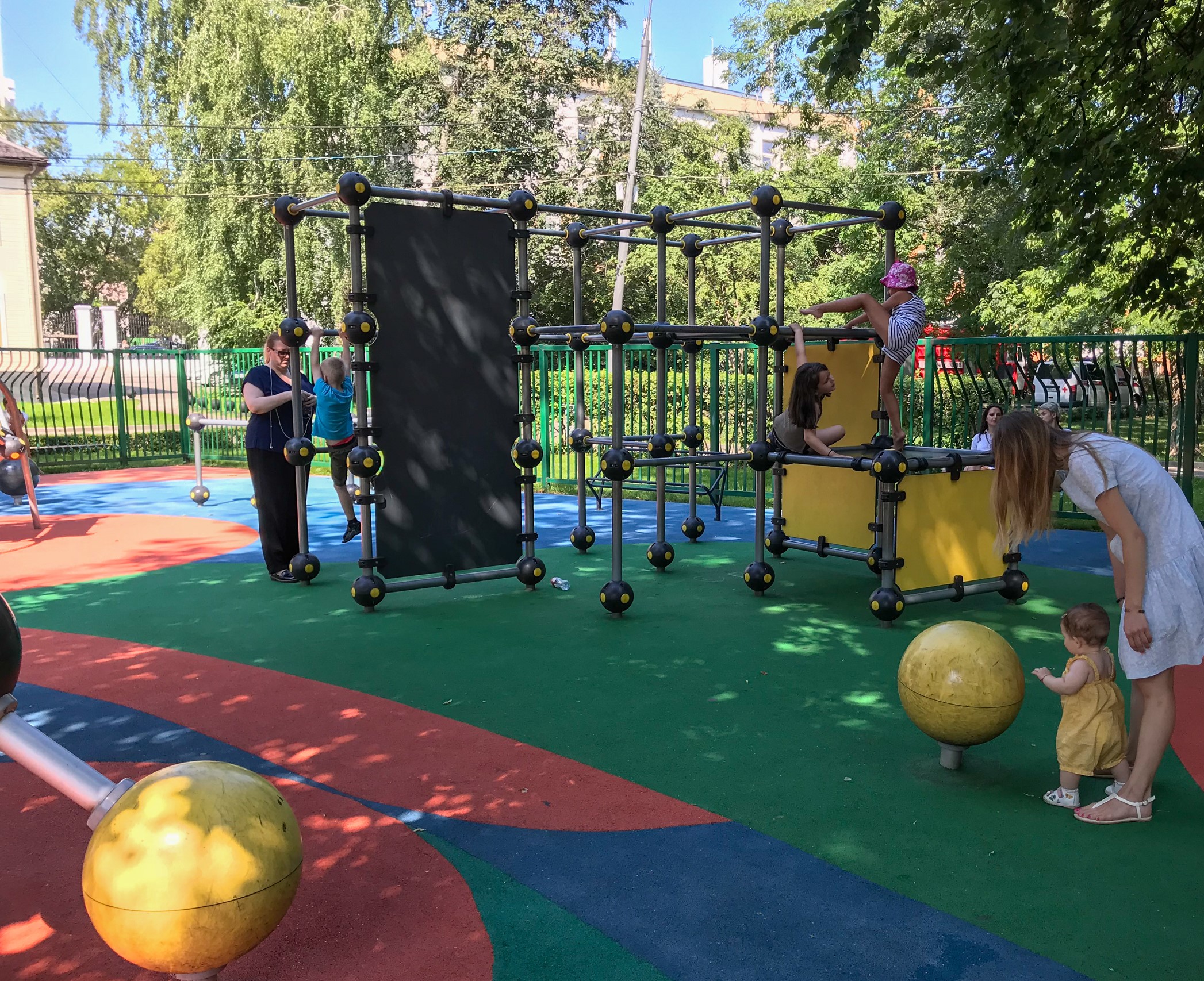 Фото Детская площадка в парке Красная Пресня №1 - развлечение в Москве | Досугатор