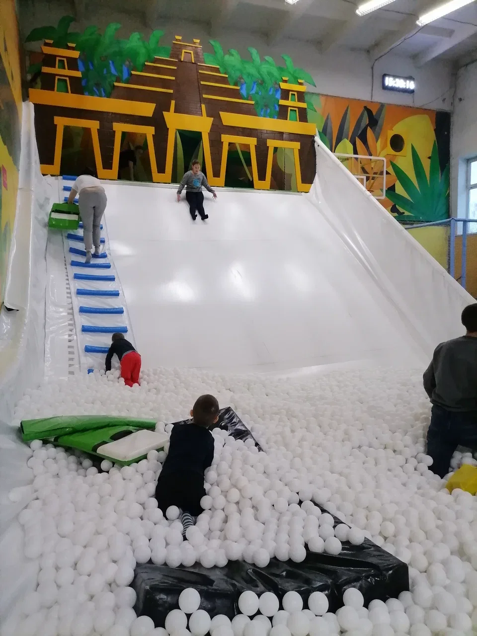 Фото Батутный центр «ЯркоПарк»​ (г. Владимир) - развлечение в Москве | Досугатор