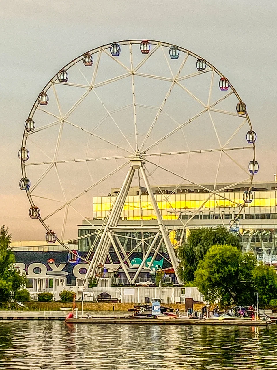 Фото Колесо обозрения Music Wheel Мякинино - развлечение в Москве | Досугатор