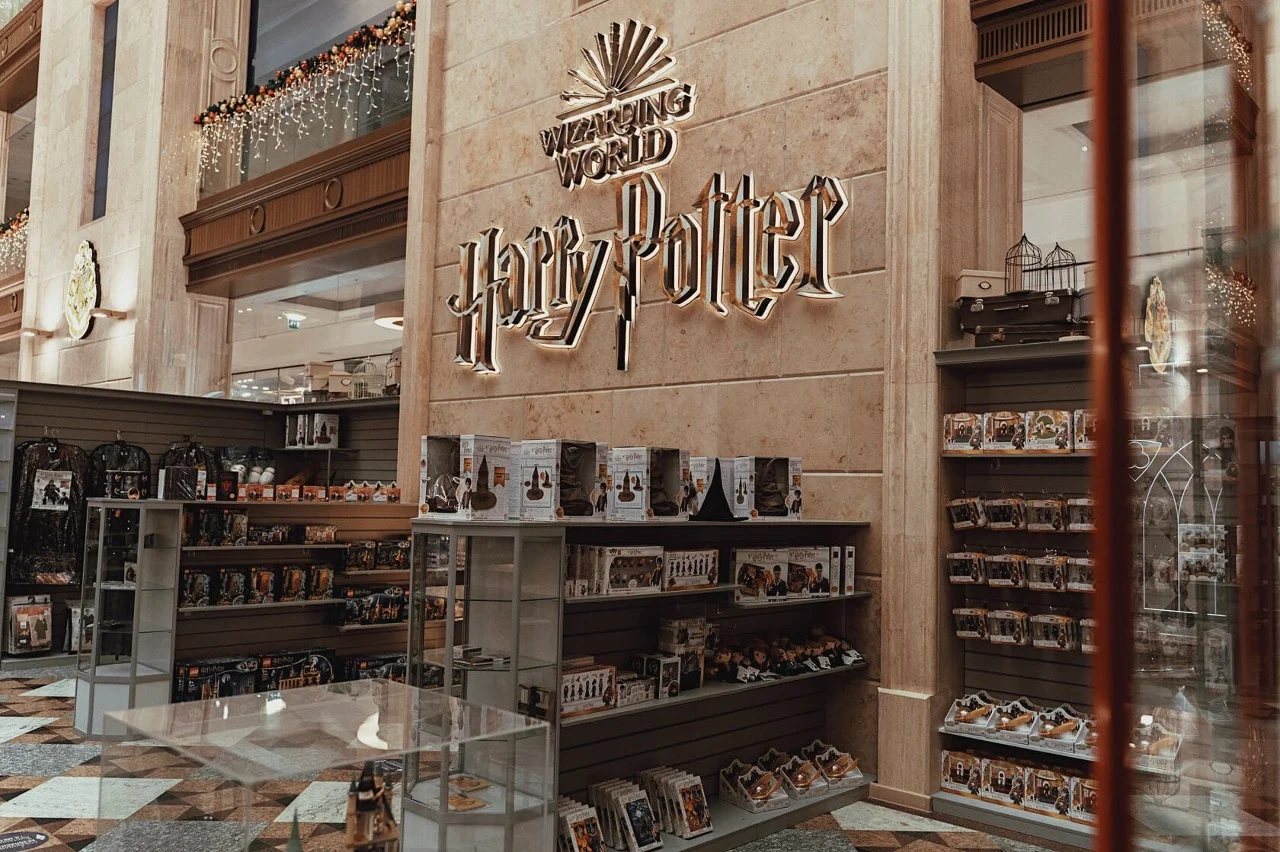 Фото Магазин Гарри Поттера в ЦДМ и стена 9¾ - Интересное в Москве | Досугатор
