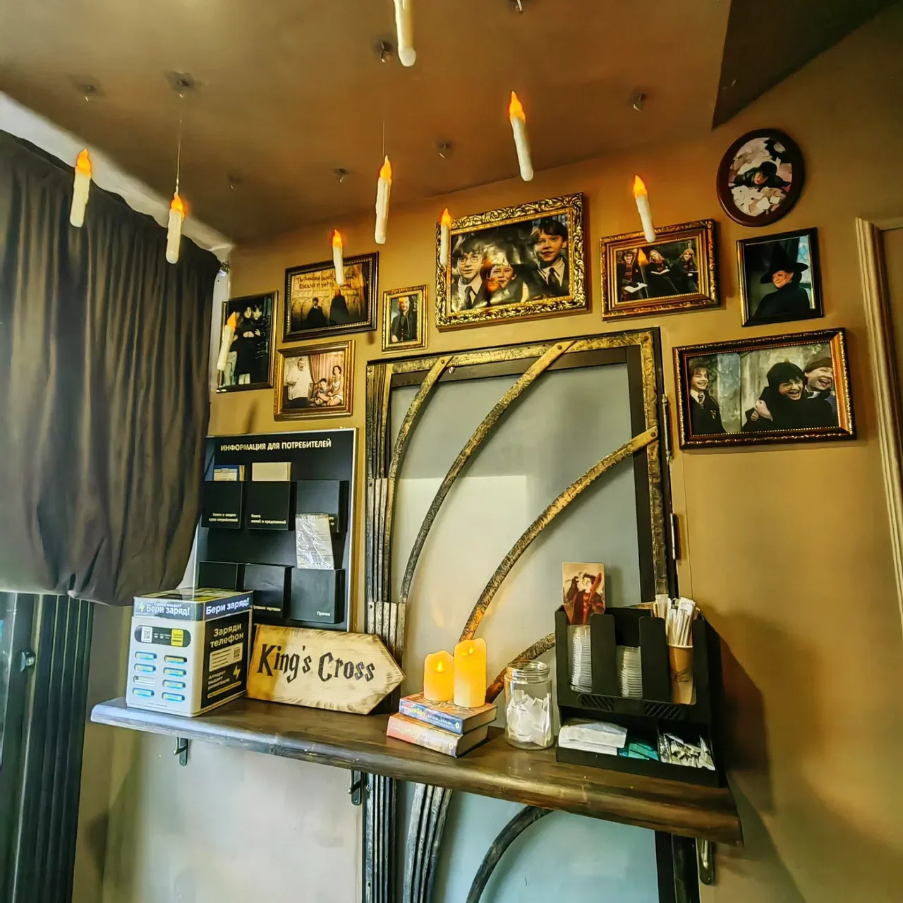 Фото Кафе "Чулан под лестницей" - Рестораны в Москве | Досугатор