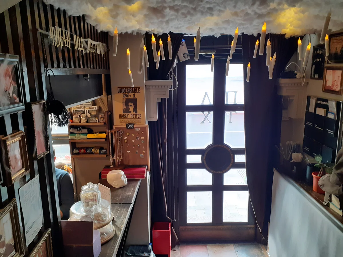 Фото Кафе "Чулан под лестницей" - Рестораны в Москве | Досугатор