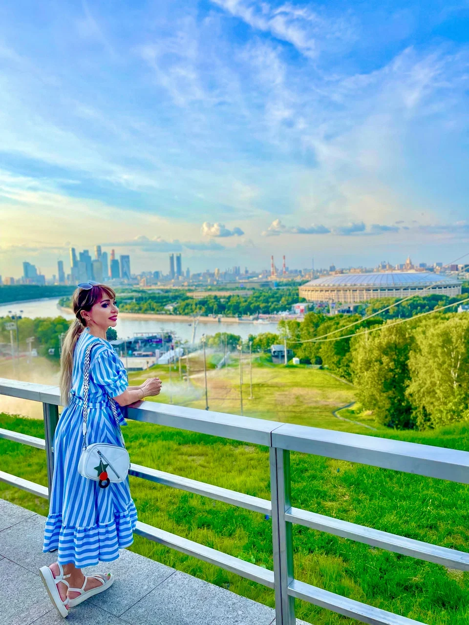 Фото Смотровая площадка Воробьевы горы - Смотровая площадка в Москве | Досугатор