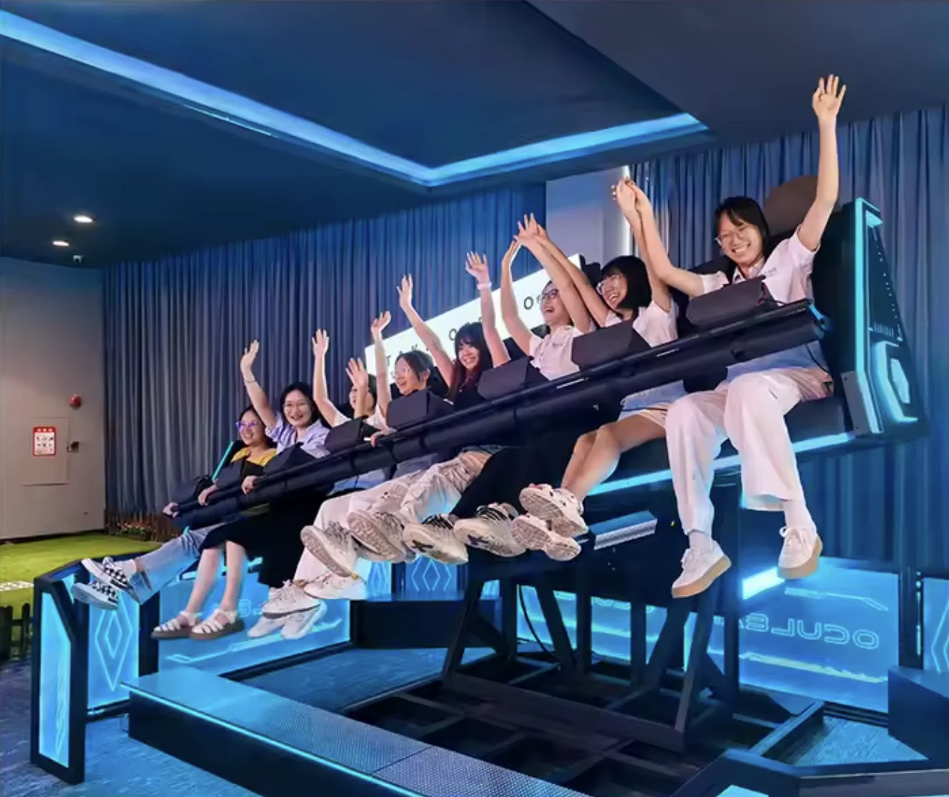 Фото Летающий кинотеатр Сфера в ЦДМ - Игровые центры / Аттракционы в Москве | Досугатор